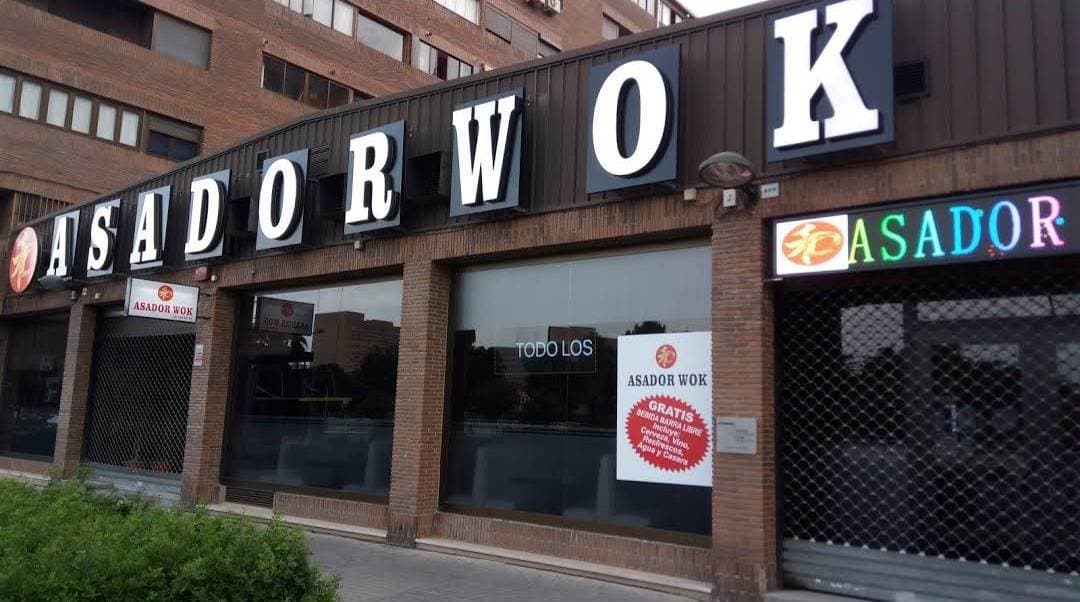 Restaurants Asador Wok 和