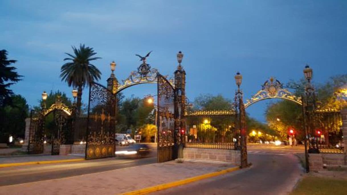 Lugar Parque "Gral. San Martín" - Fuente de los Continentes