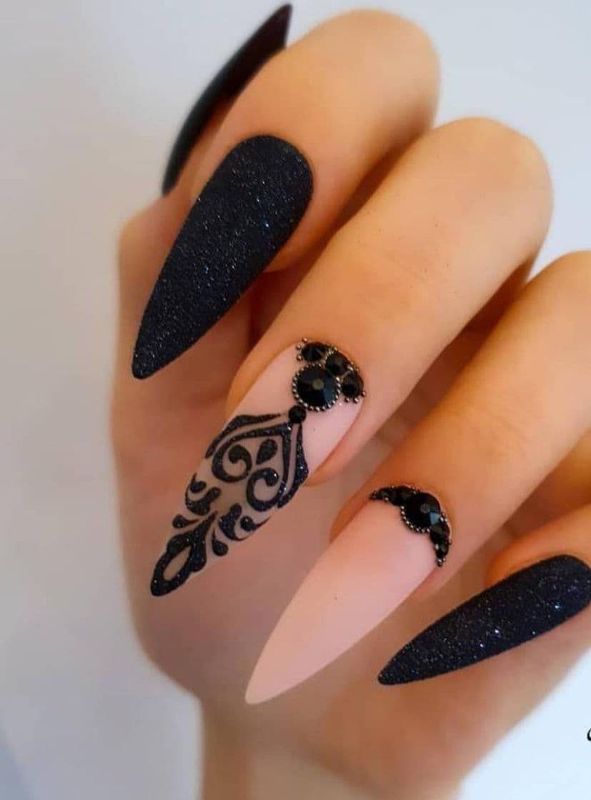 Fashion Hermosa manicura para lucir 🖤