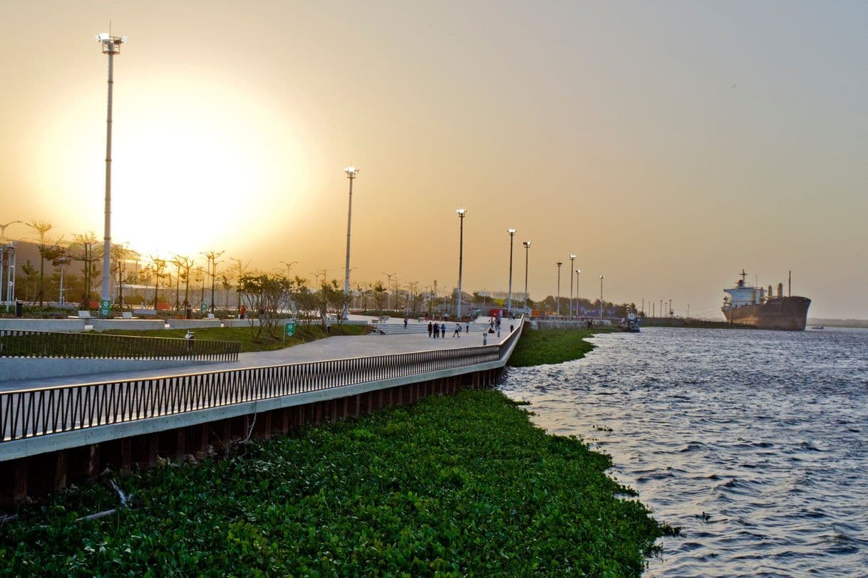 Place Malecón del río sector puerta de oro