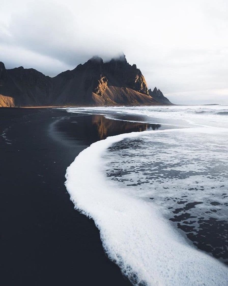 Moda Hermosa playa de arena negra ✨🖤