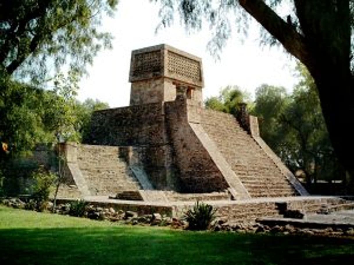 Place Pirámide de Santa Cecilia