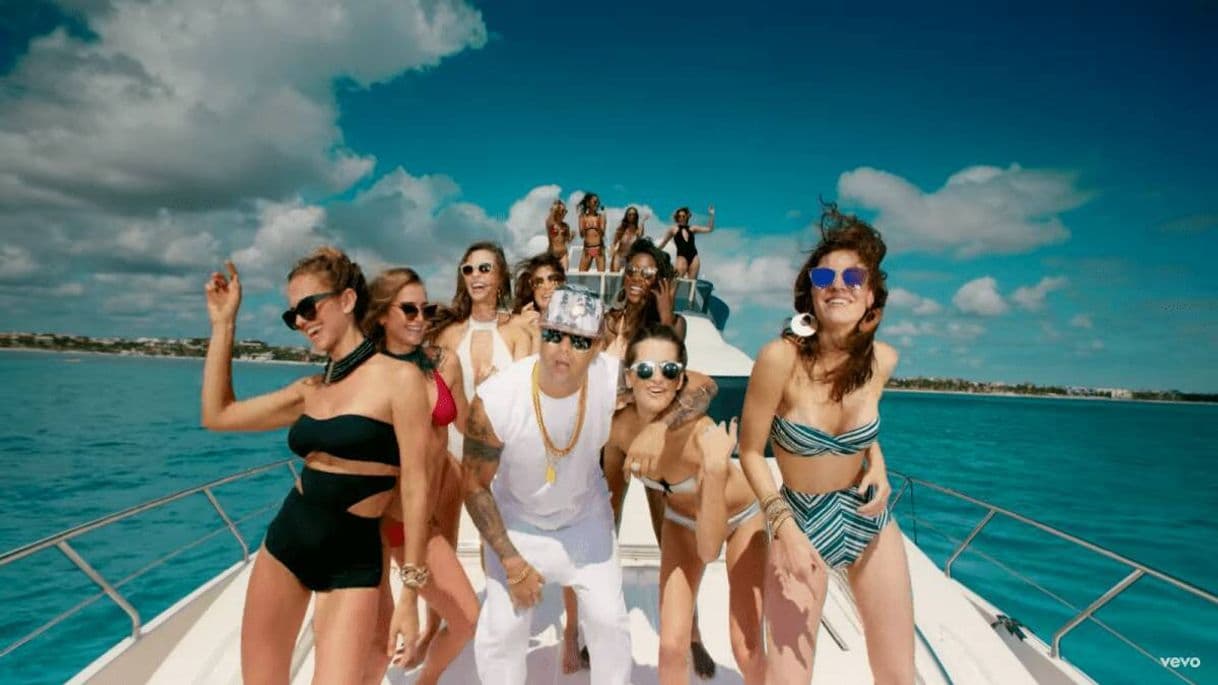 Music Wisin - Vacaciones (Official Vídeo)