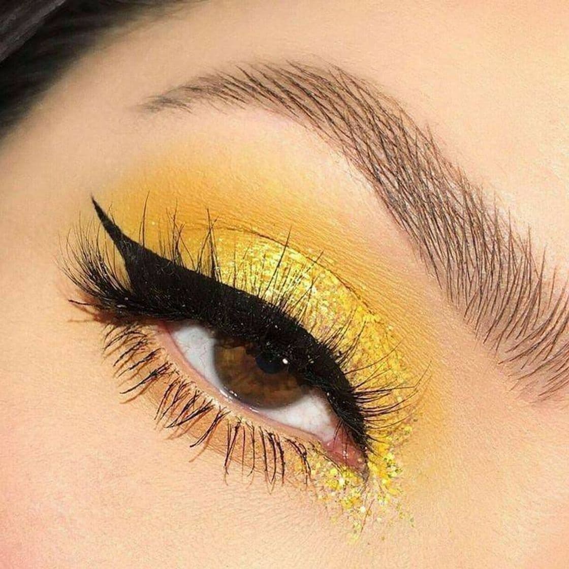 Fashion Yellow make up