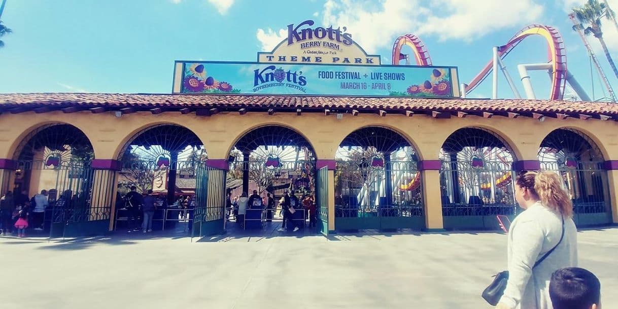 Place Knott's Berry Farm