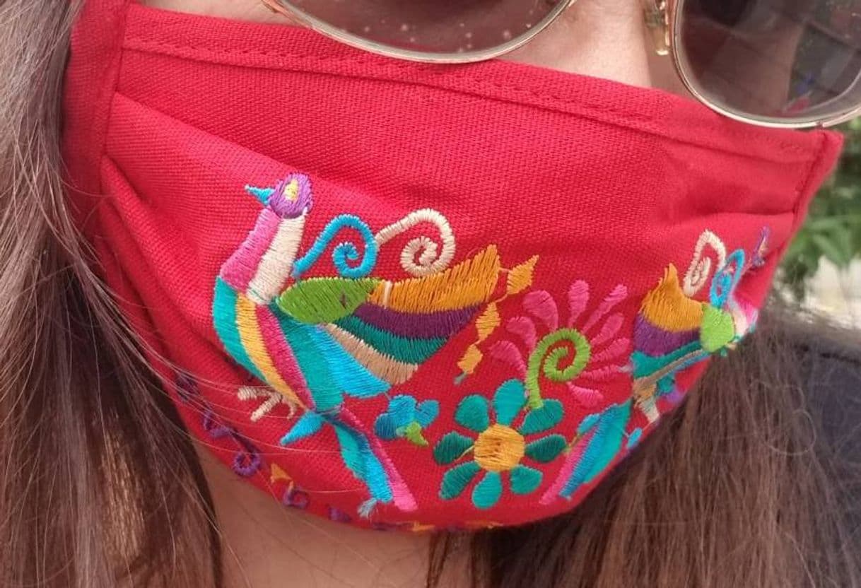 Producto Hand made embroidered washable reusable face mask