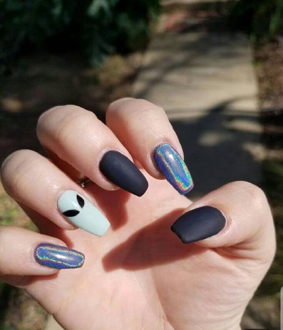 Fashion Alien nails