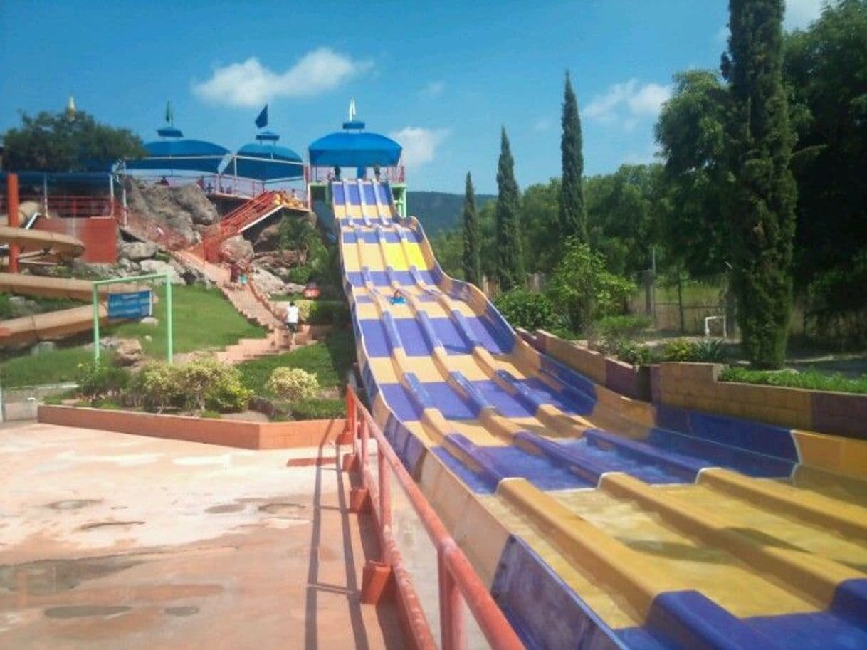 Lugar Splash Club