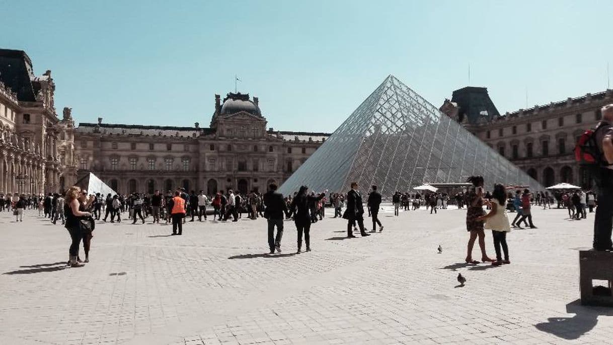 Place Museo del Louvre