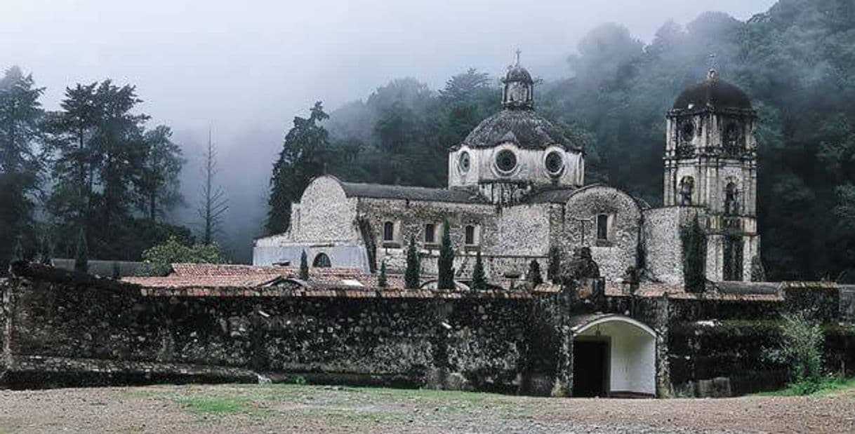 Lugar Convento del Desierto del Carmen