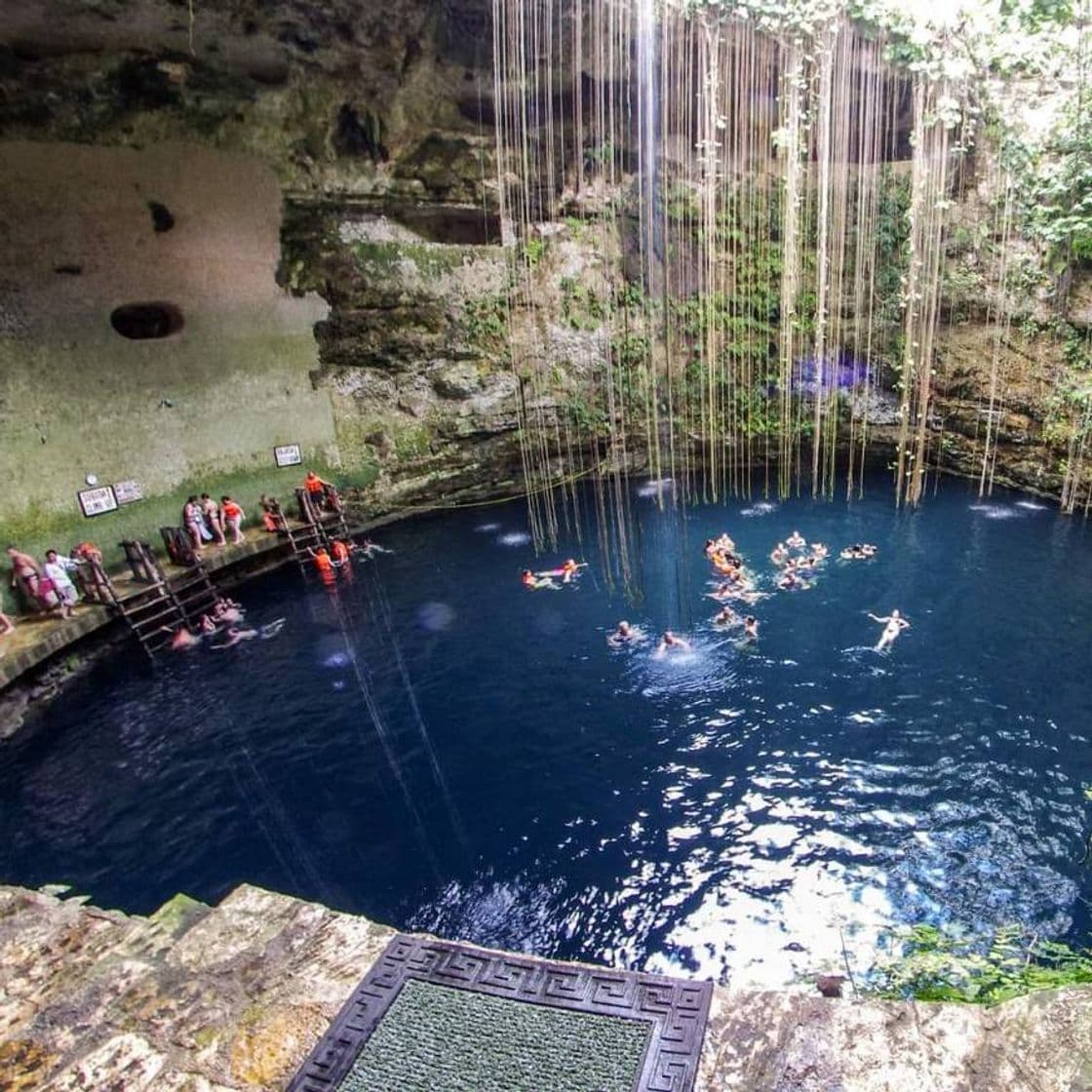 Place Cenote Ik-Kil