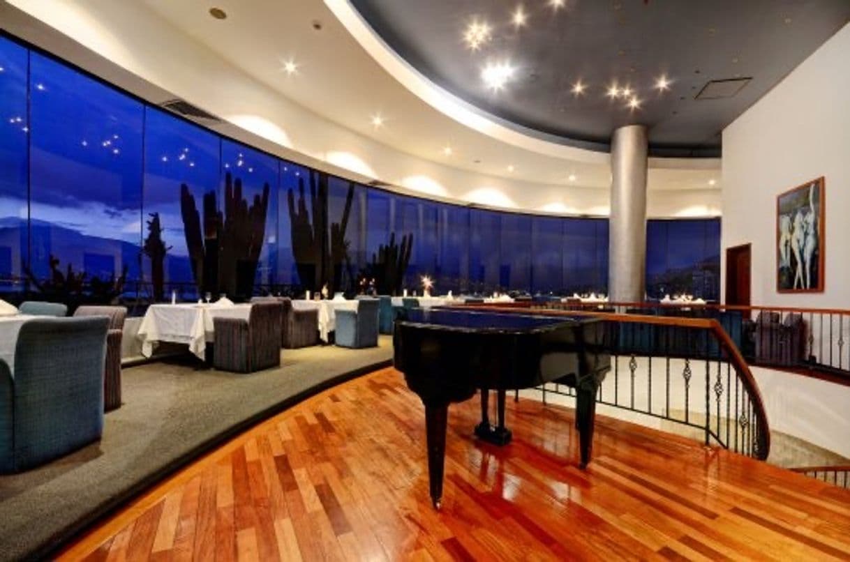 Restaurants Tony Romas Revolving Restaurant Bar