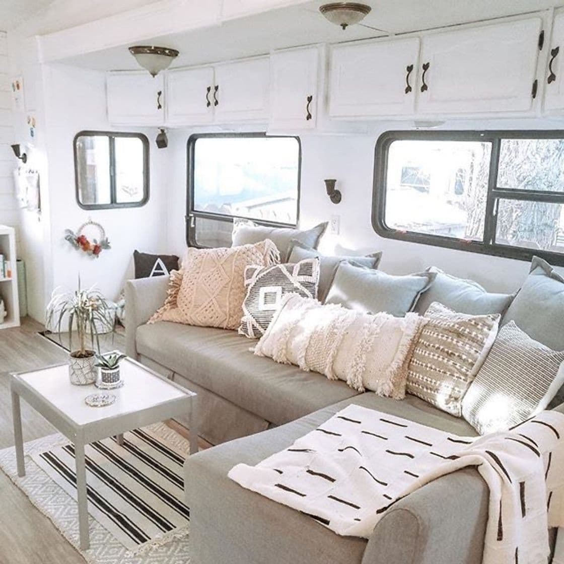 Moda Já pensou em morar em um motorhome assim? 😍