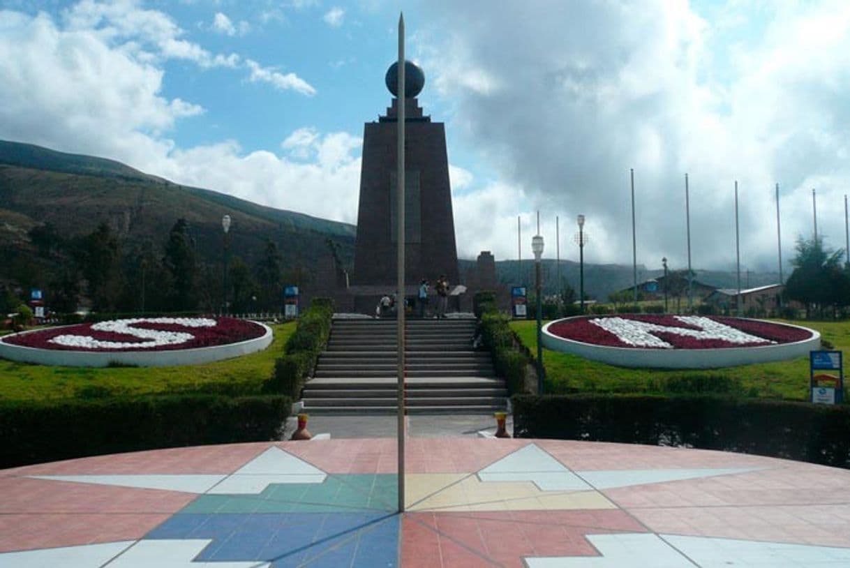 Lugar Mitad Del Mundo