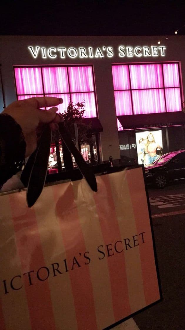 Place Victoria's Secret & PINK