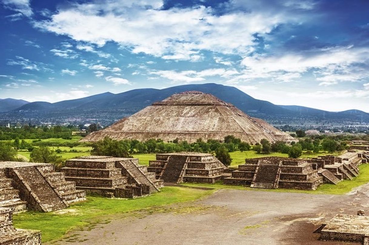 Lugar Teotihuacan Pyramids- Botanical Gardens