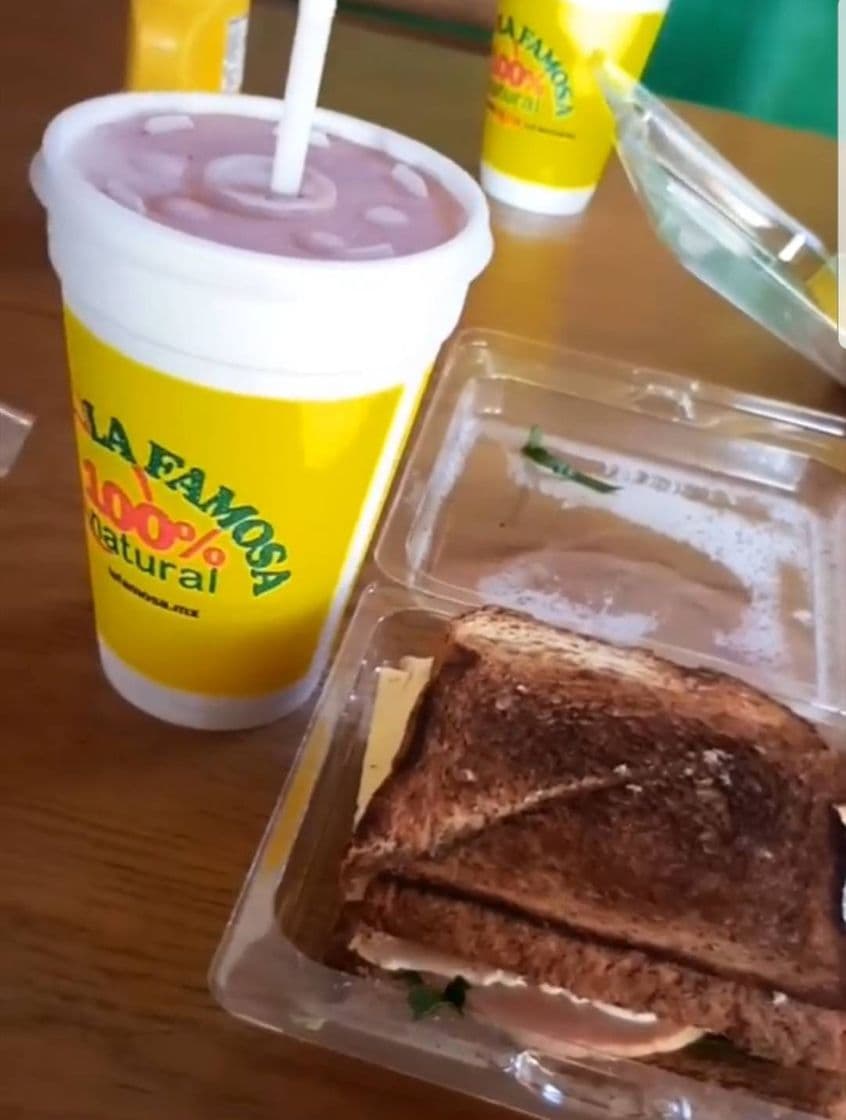 Restaurants LA FAMOSA 100 porciento natural Jugos y Sandwich