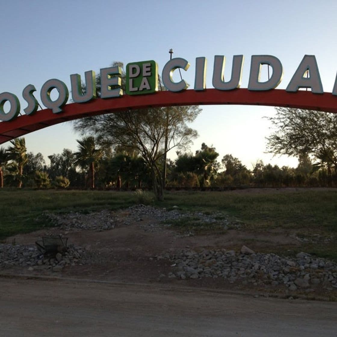 Lugar Bosque De La Ciudad