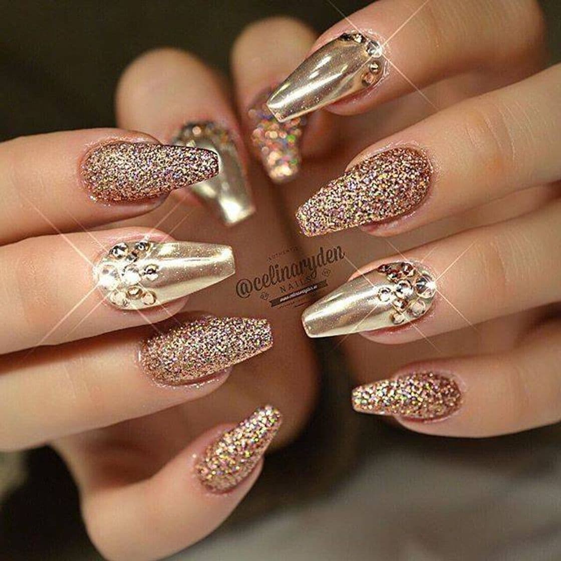 Fashion Uñas en dorado ⚜️