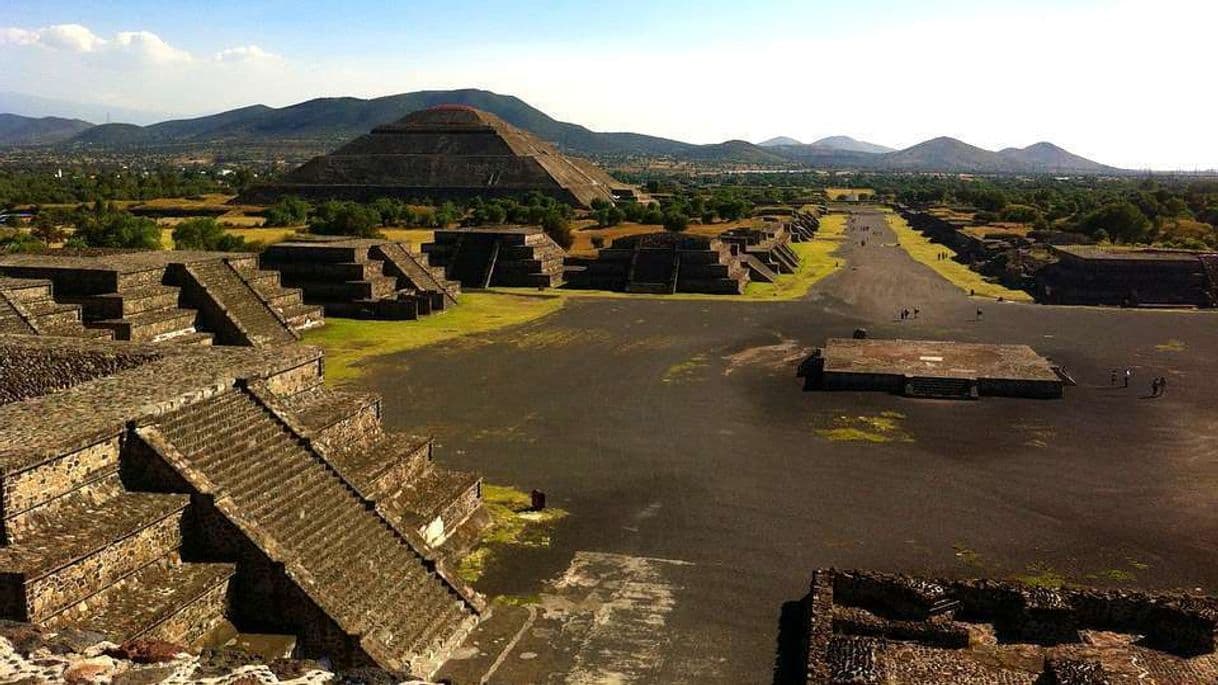 Place Teotihuacan-Entrada-Pirámides.