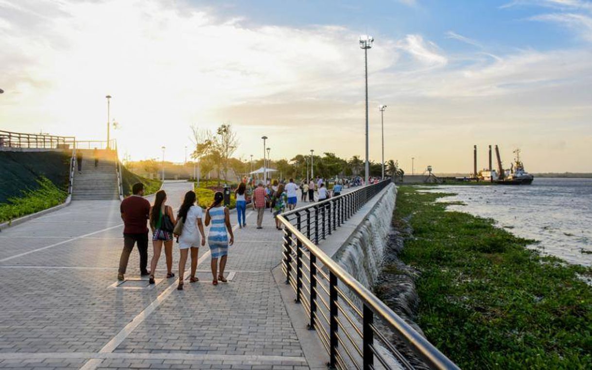 Lugar Malecón Puerta De Oro