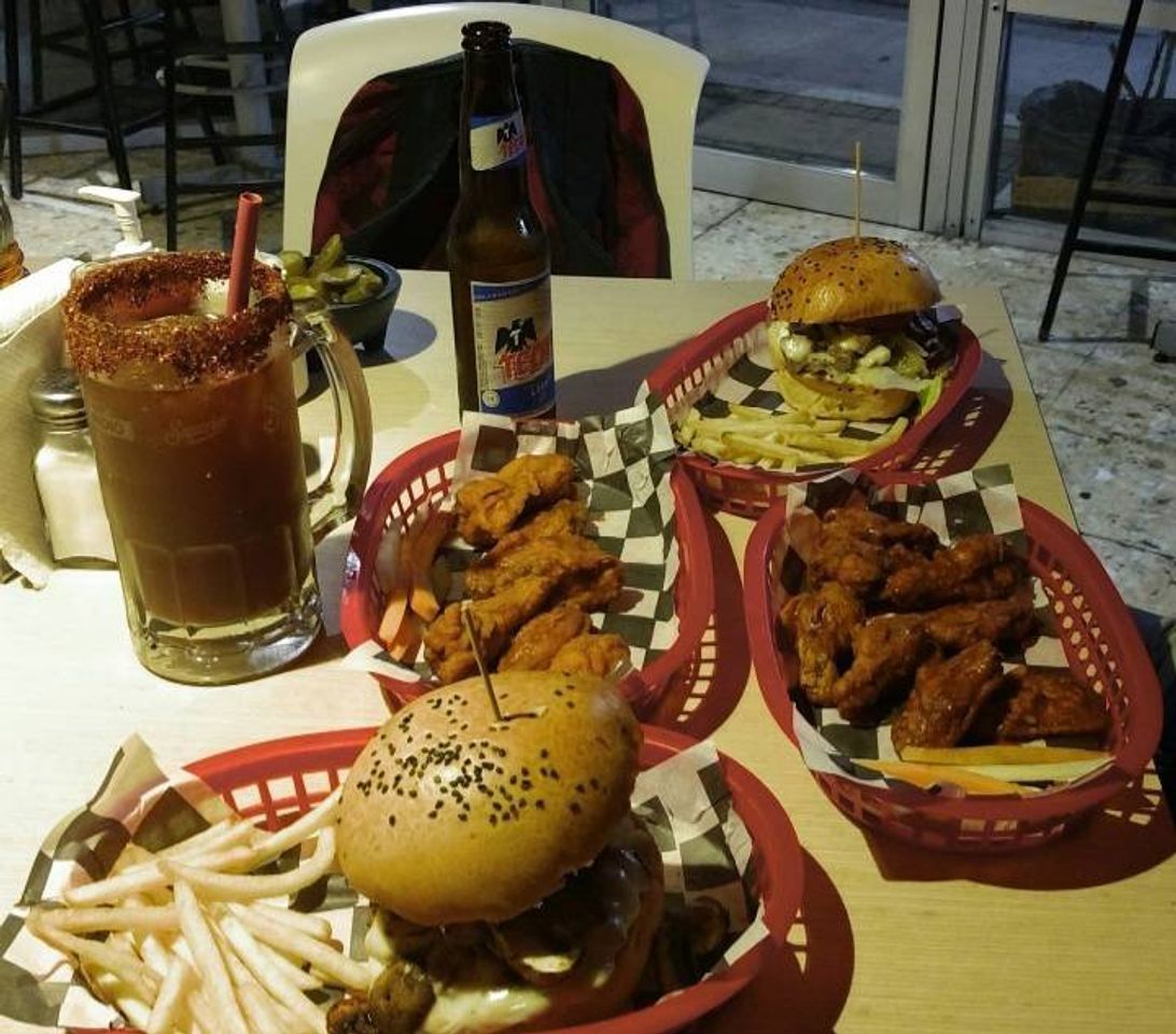 Restaurantes Monterreys Burger Wings ELOY CAVAZOS