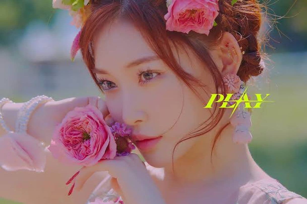 Fashion CHUNG HA 'PLAY' Official MV - YouTube