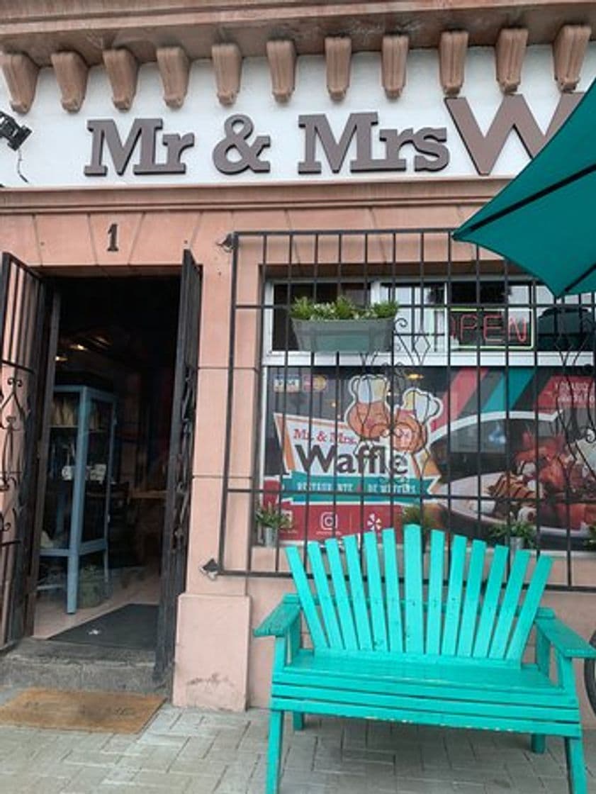 Restaurants Mr. & Mrs. Waffle