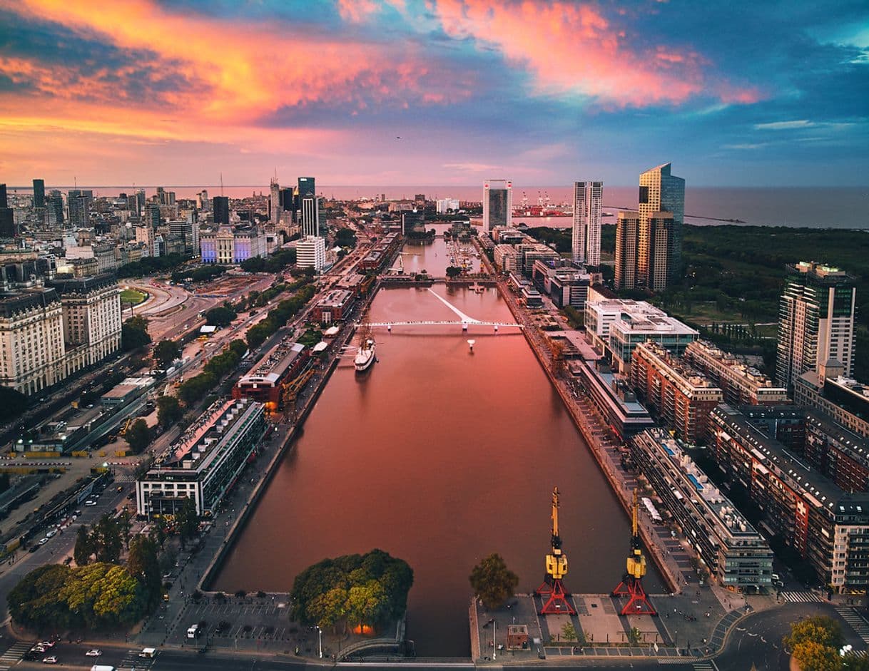 Place Puerto MADERO