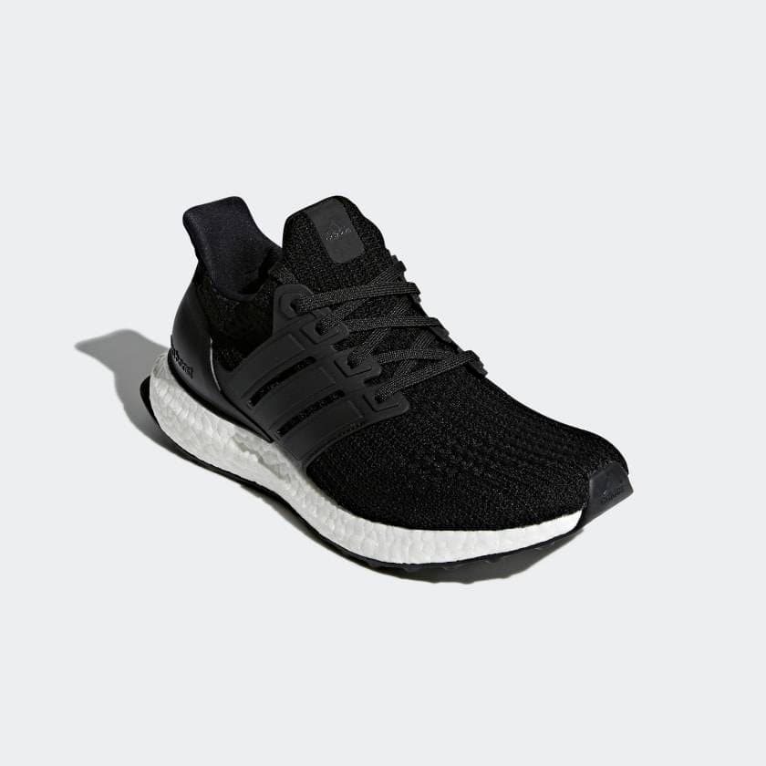 Producto Zapatillas Adidas Ultraboost negras.