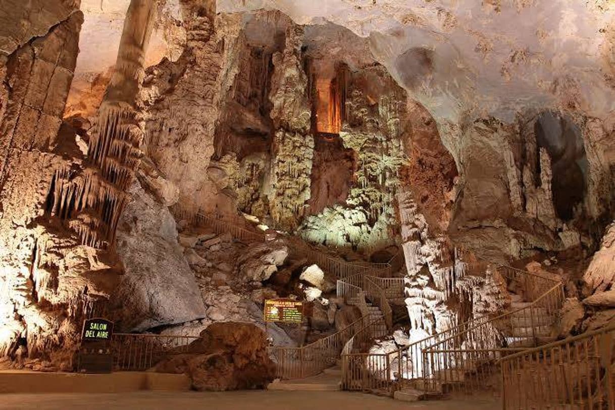 Lugar Grutas de García