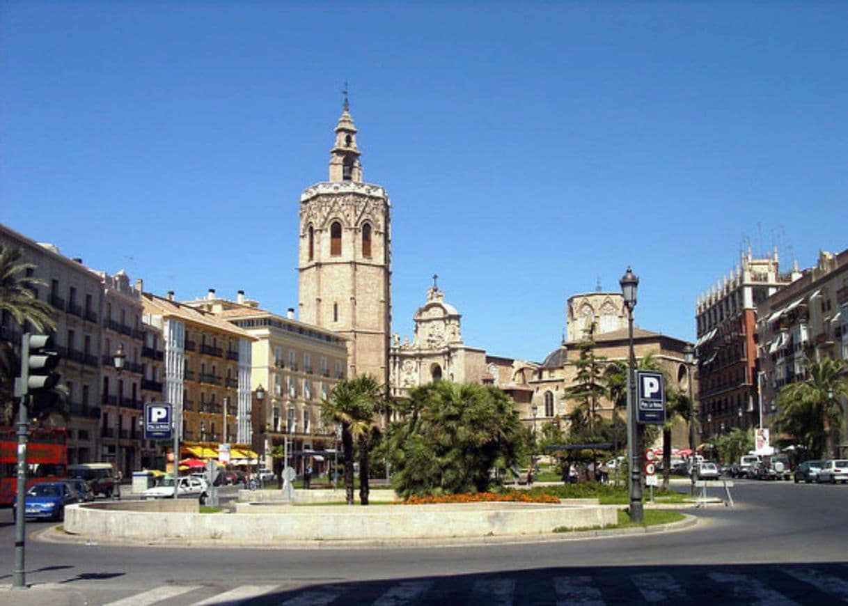 Place Plaza de la Reina