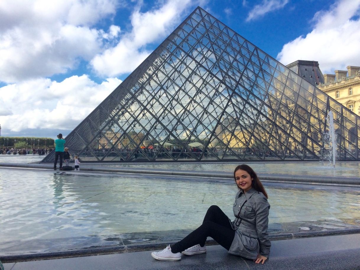 Place Museo del Louvre