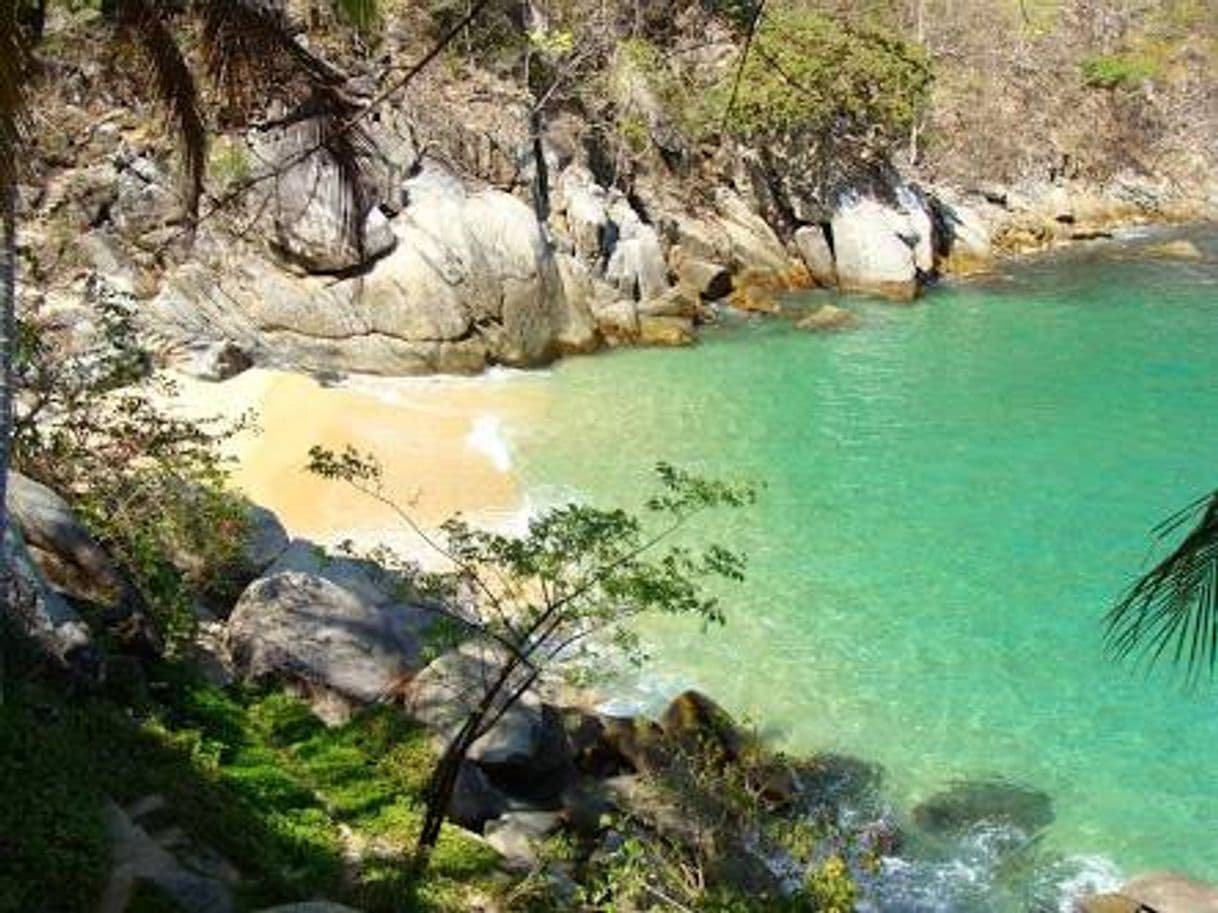 Lugar Colomitos Beach