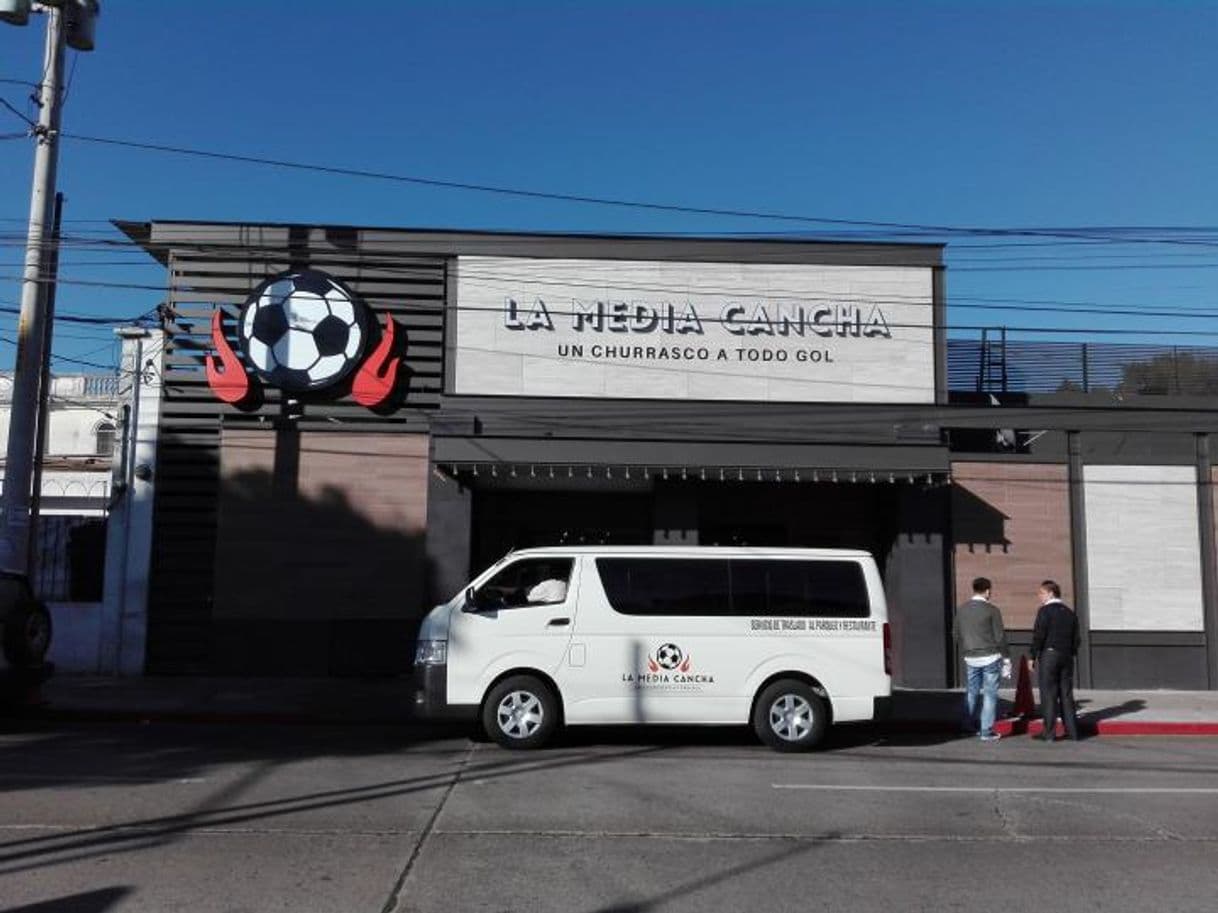 Restaurants La Media Cancha