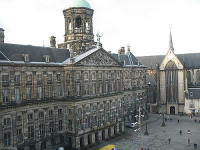 Lugar Dam Square