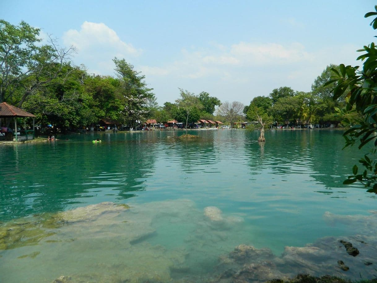 Lugar Lagos de Colón