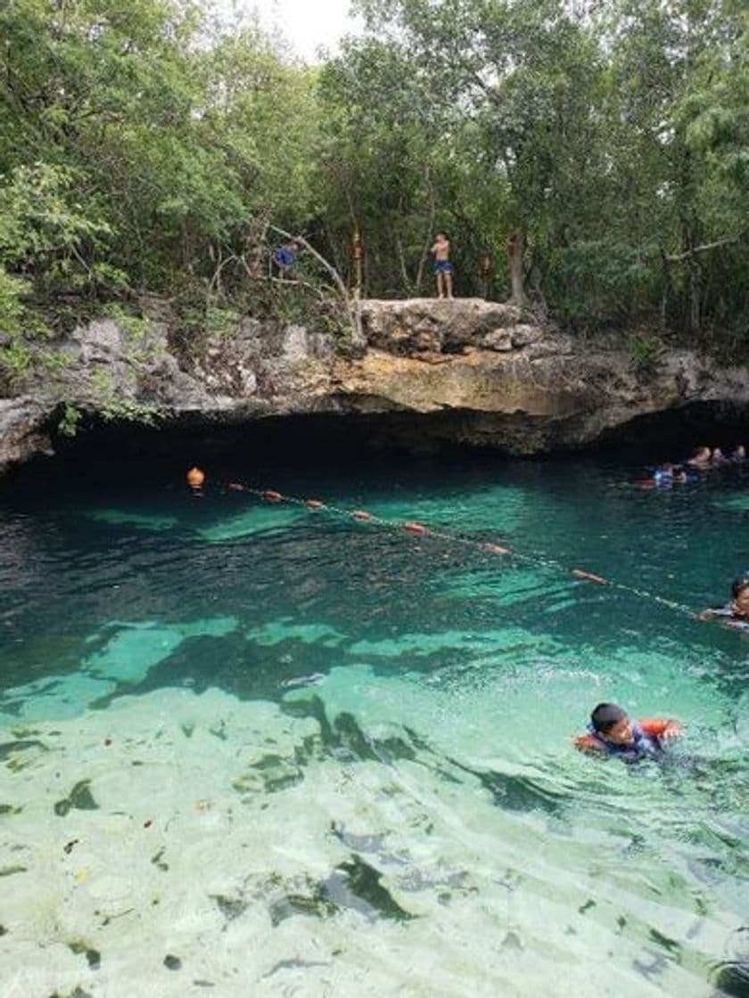 Lugar Cenote Azul