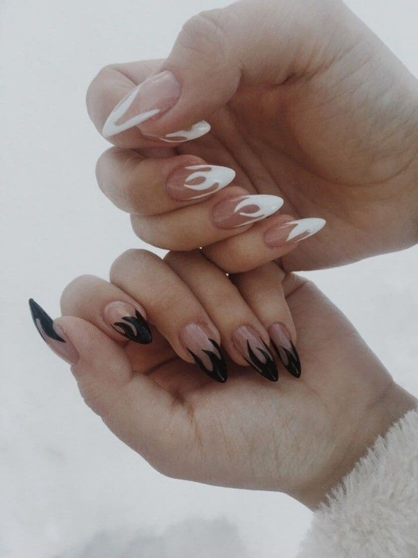 Producto Uñas Fuego B&W🤍🖤