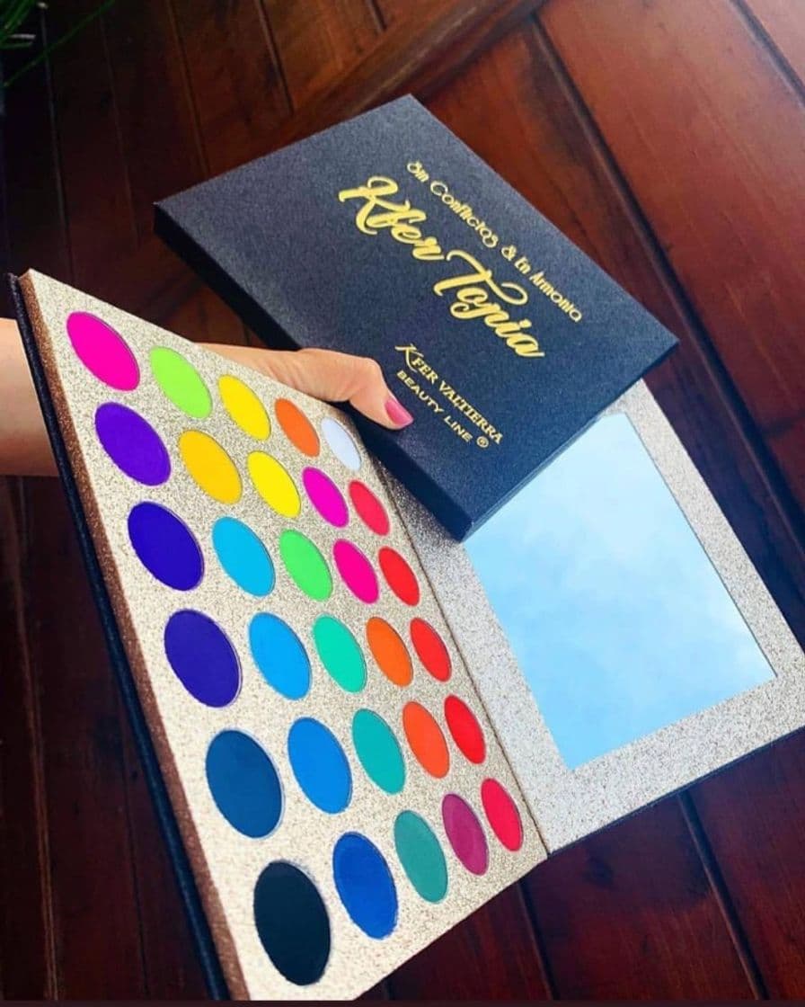 Moda Paleta de sombras Kfer topia🥰