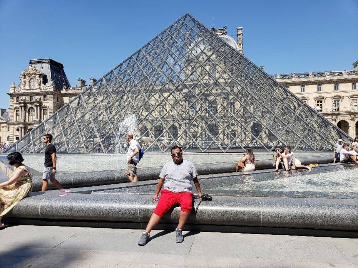 Place Museo del Louvre