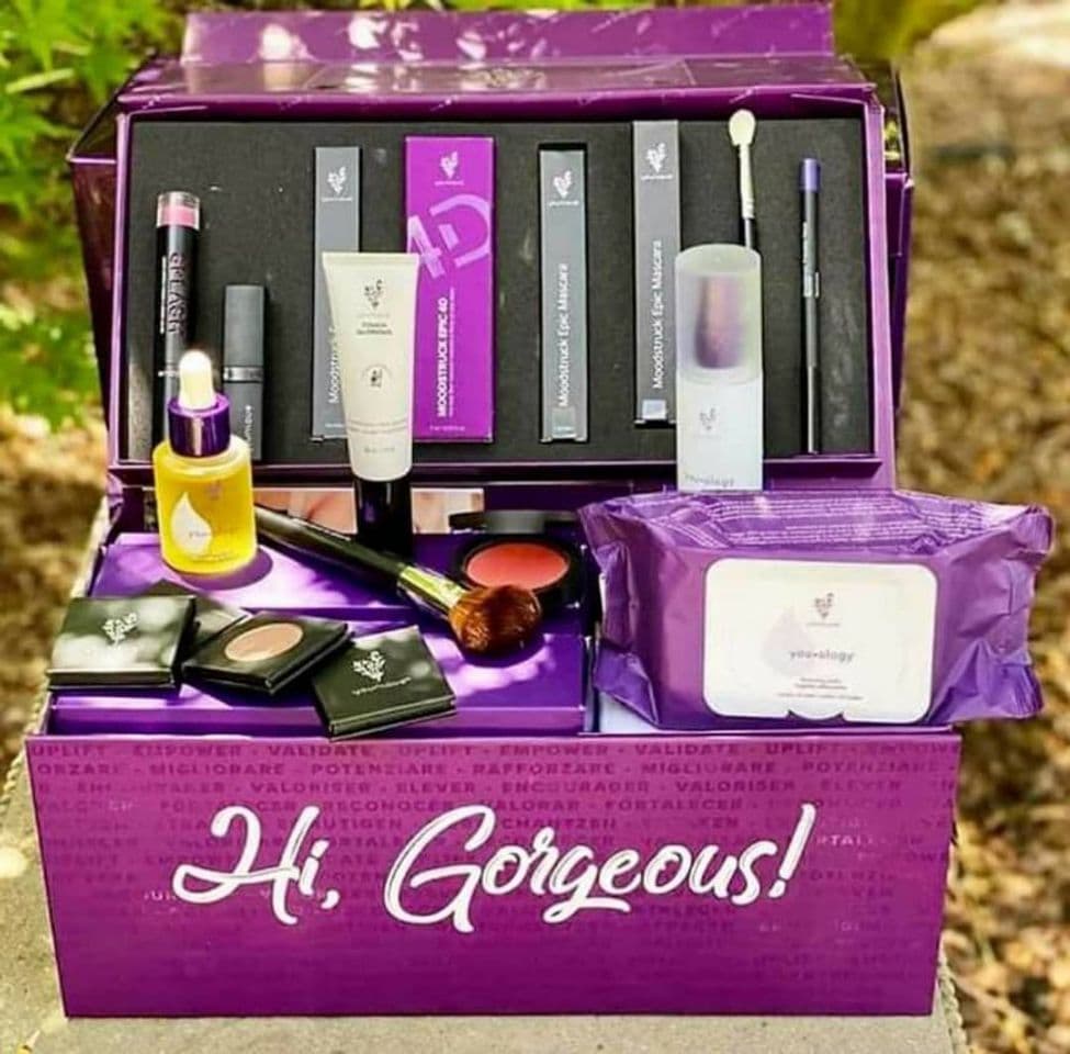 Moda Beauty Box Younique 