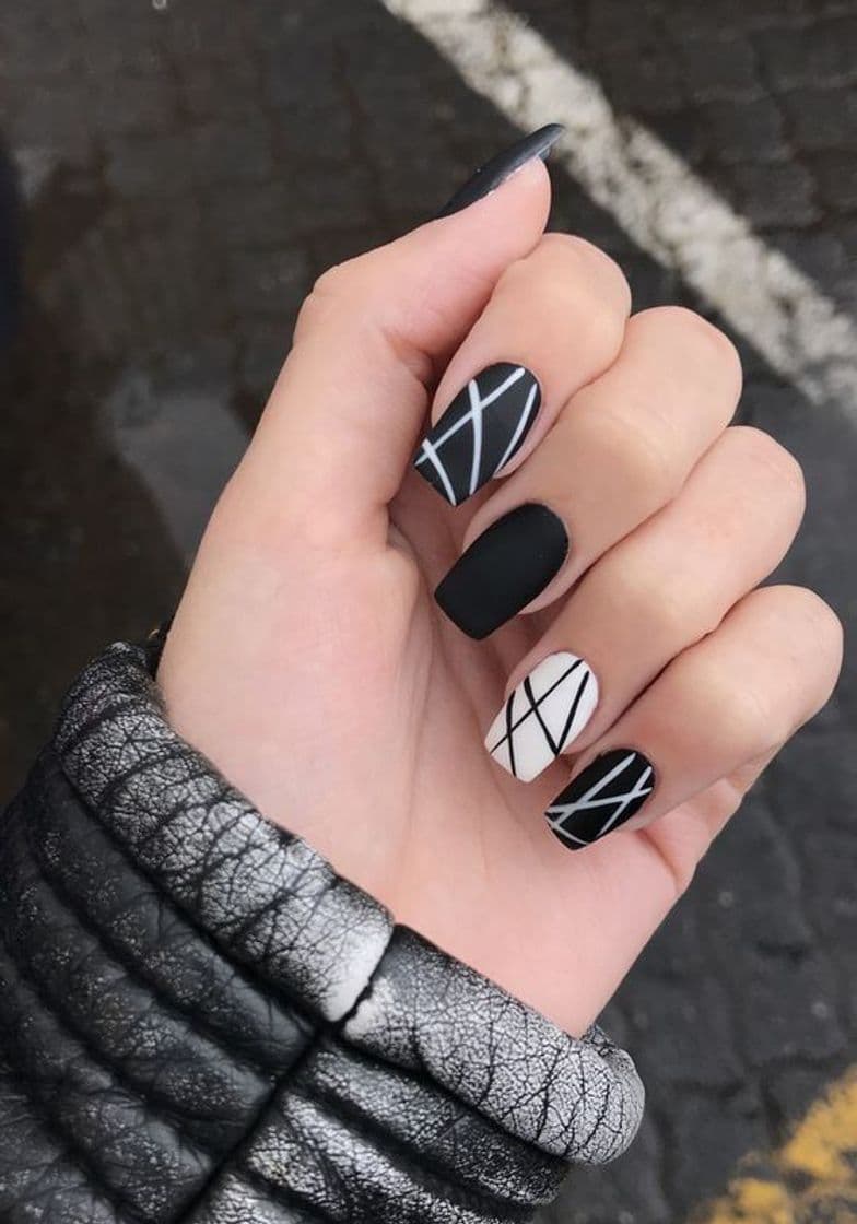 Moda Uñas blanco y negro