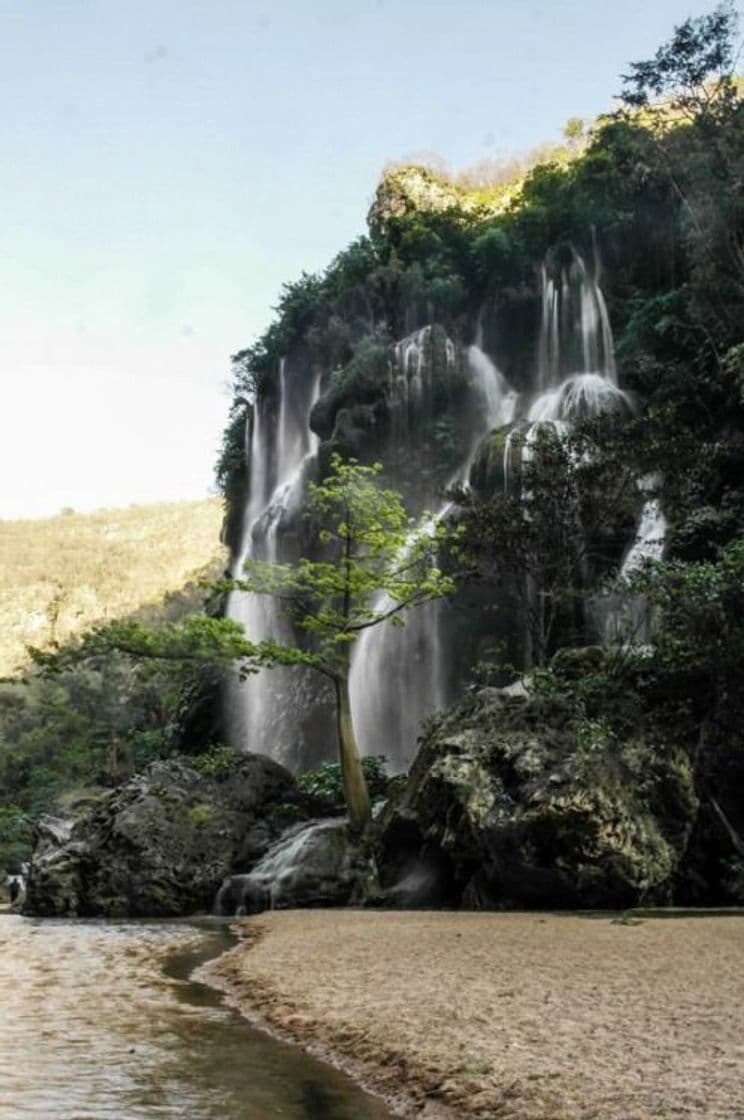 Lugar CASCADAS EL AGUACERO