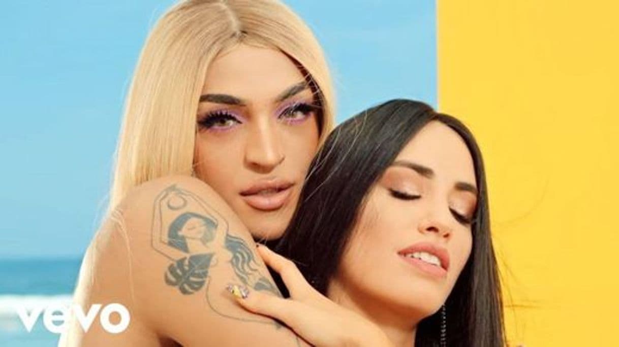 Fashion Lali - Caliente (Official Video) ft. Pabllo Vittar - YouTube