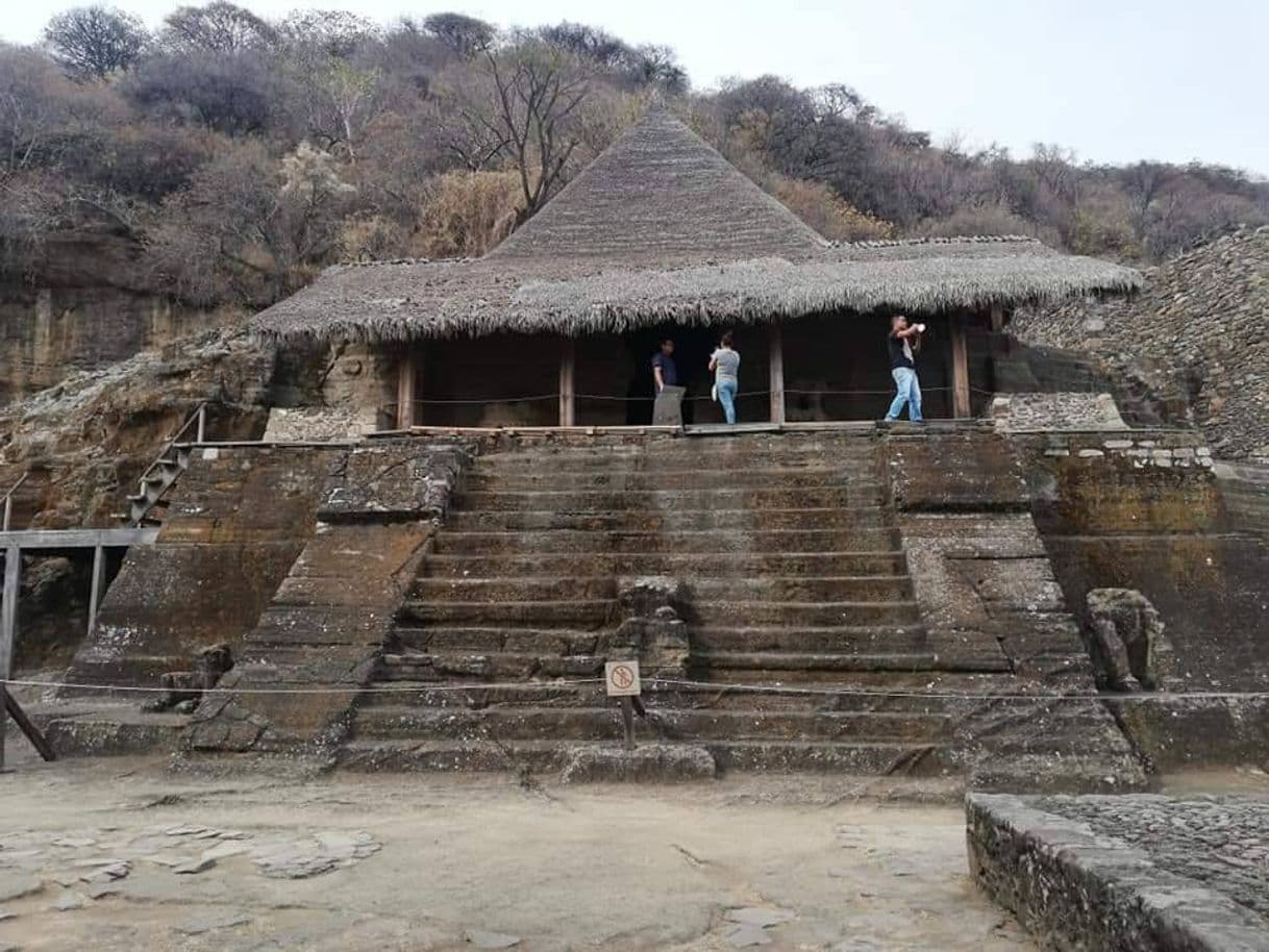 Lugar Piramide de Malinalco