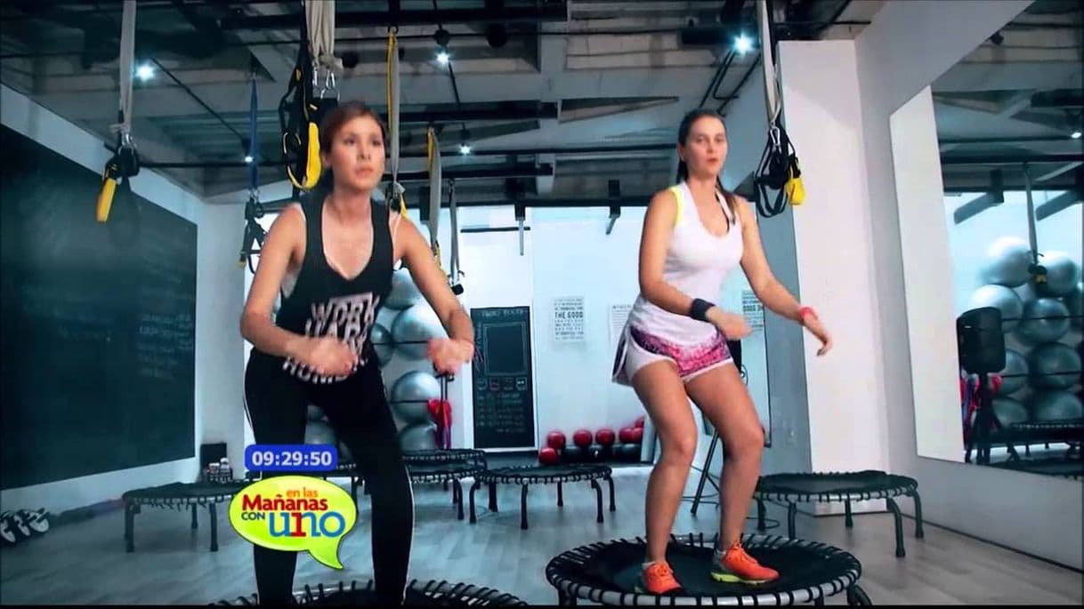 Fashion En Forma Con Moni Entrenamiento en trampolín - YouTube