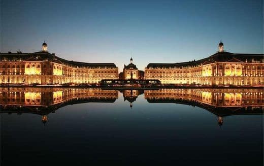 Place Le Miroir d'eau