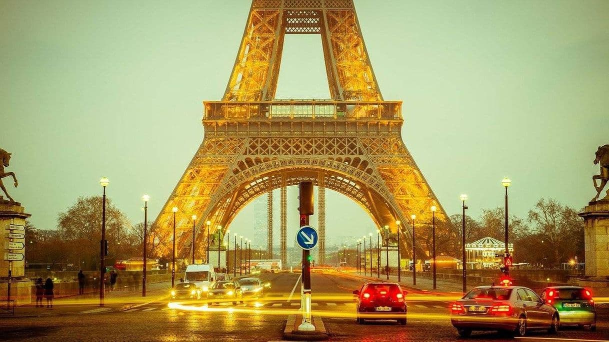 Place Torre Eiffel