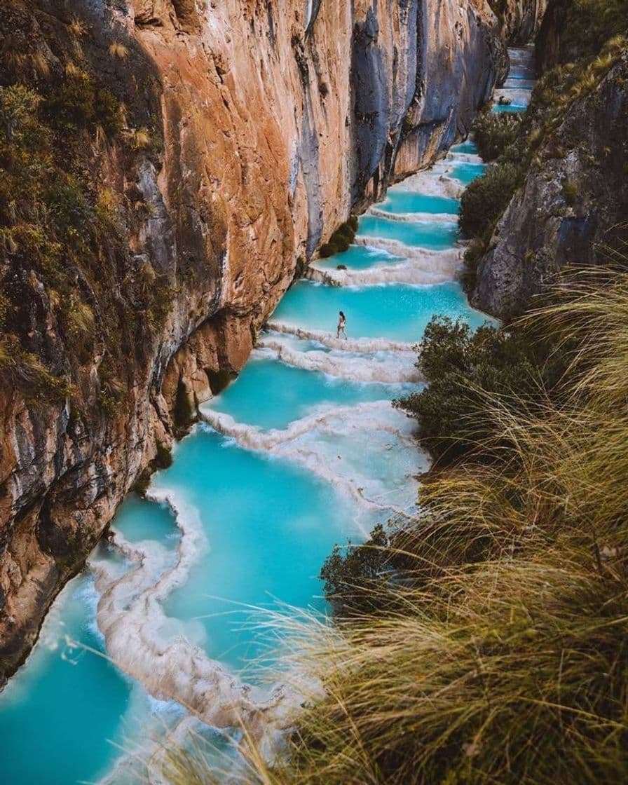 Lugar Millpu aguas turquesas de Ayacucho-Perú